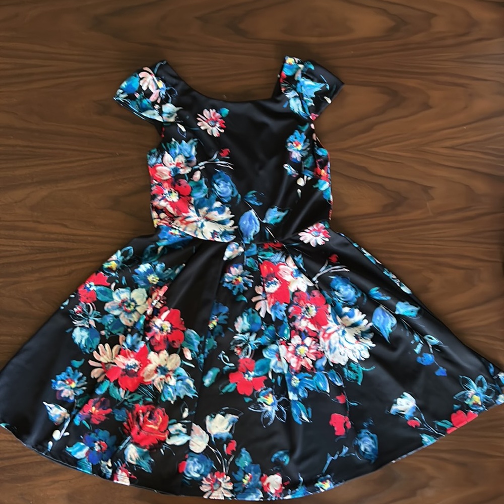 Betsy Jonson Black floral cap-sleeved dress